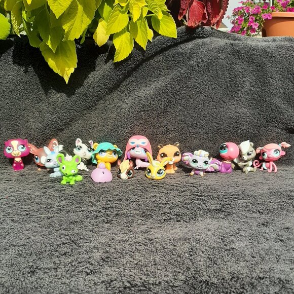 Littlest Pet Shop LPS Lot of 13 Hasbro Animals Dogs Cats Mouse Monkey - Picture 3 of 6
